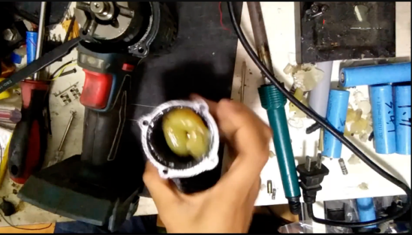 How to use lubricating oil for an electric wrench